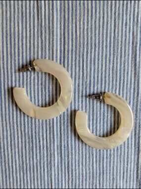 Machete 'Kate' Italian Resin Hoop Earrings